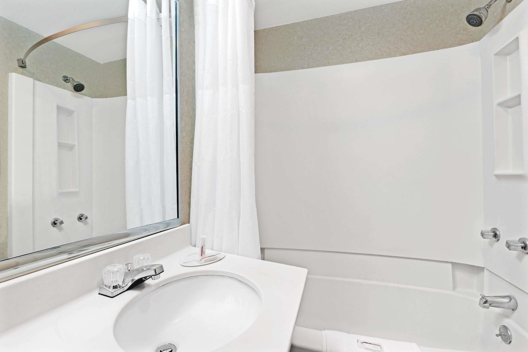Super 8 By Wyndham Kenmore/Buffalo/Niagara Falls Area מראה חיצוני תמונה