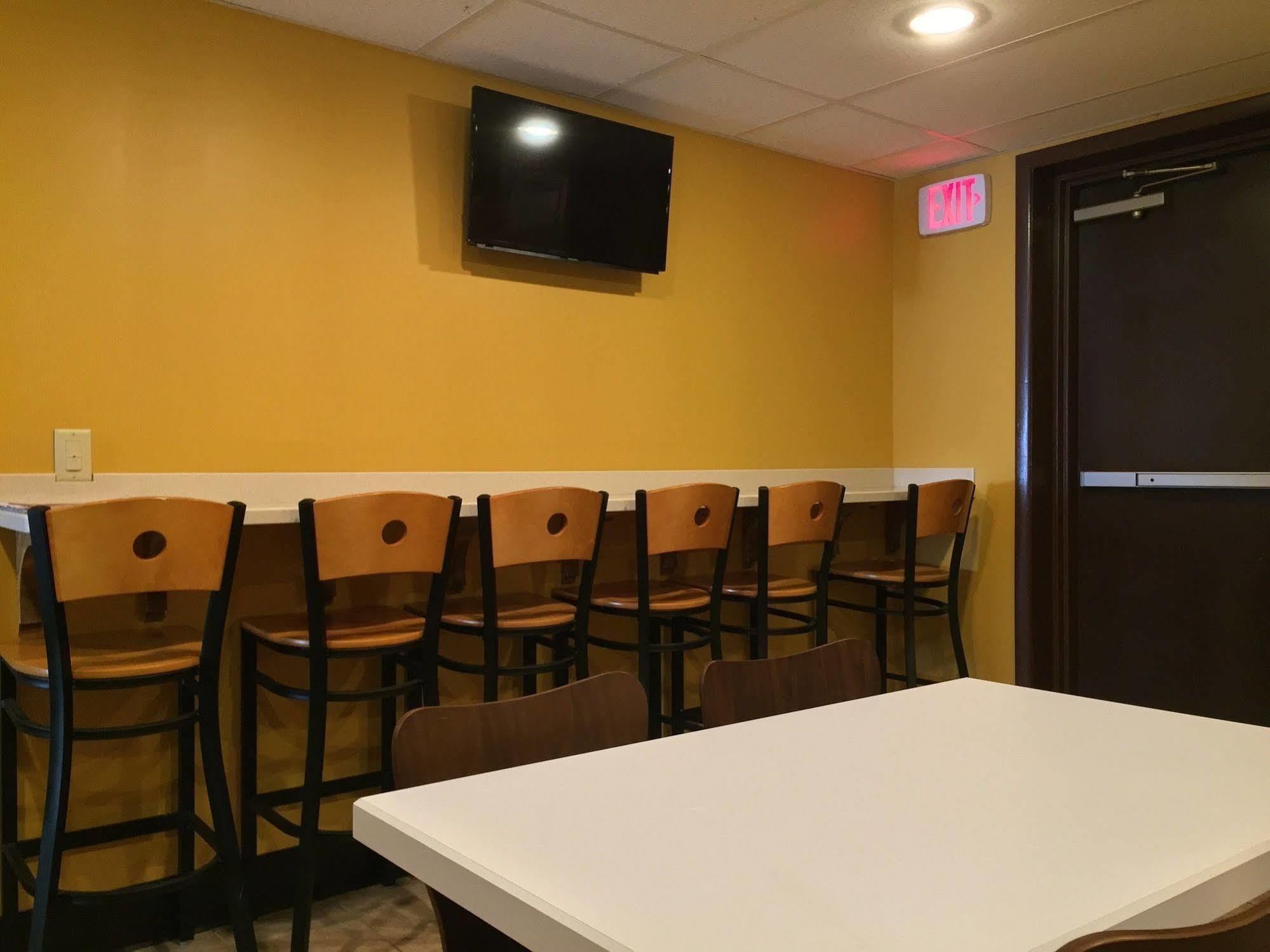 Super 8 By Wyndham Kenmore/Buffalo/Niagara Falls Area מראה חיצוני תמונה